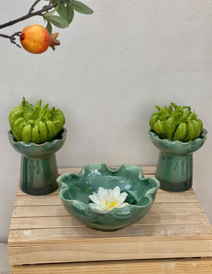 Ý nghĩa đặt bát nước phong thủy trước bàn Thần Tài